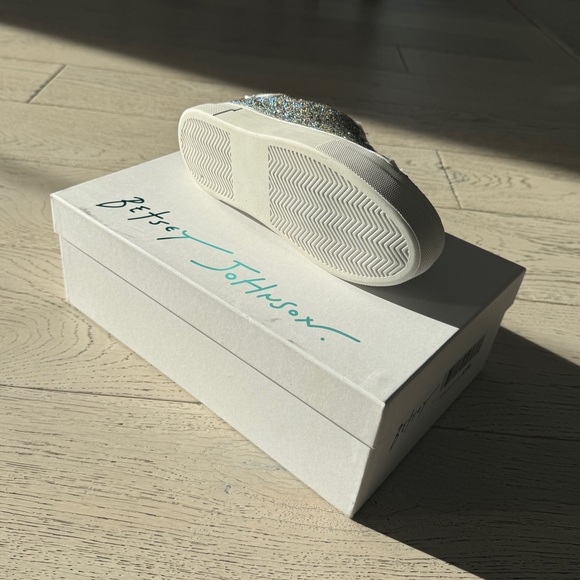 Betsey Johnson Sidney Sneaker in Rhinestone, Size 7 New in Box - Picture 3 of 8